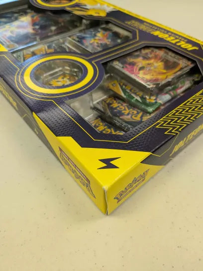 Pokemon: Jolteon VMAX Premium Collection - SEE PHOTOS