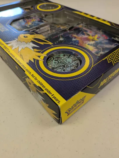 Pokemon: Jolteon VMAX Premium Collection - SEE PHOTOS